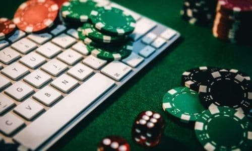 Online Poker Opportunities – Why Are They Better Than Playing a Casino?